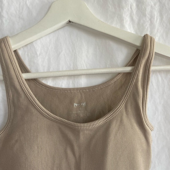 PRO FIT Seamless padded tank top size small - Picture 8 of 13